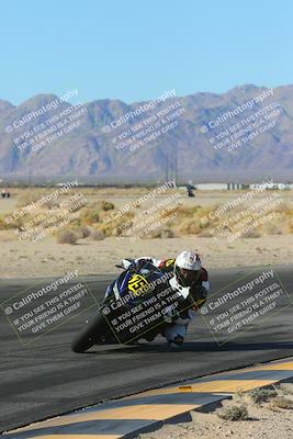 media/Jan-10-2025-CVMA Friday Practice (Fri) [[489e0da257]]/Group 4 and Trackday/Session 2 (Turn 4 Inside)/